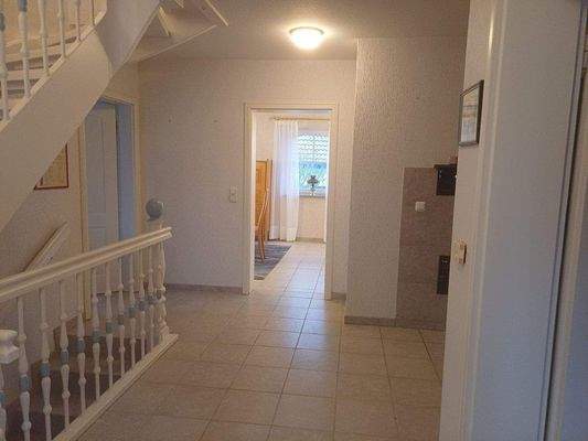 Diele mit Blick zum Esszimmer