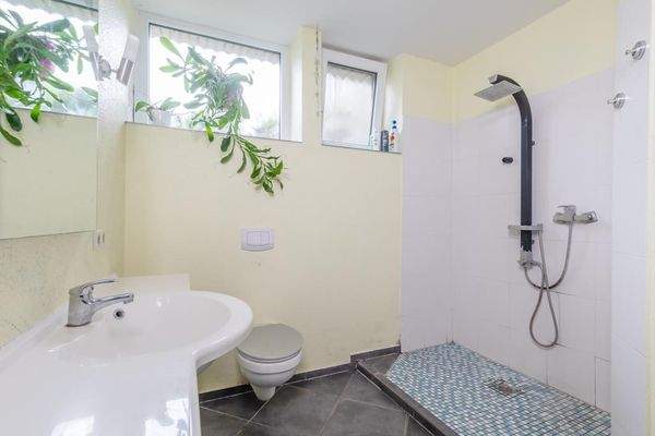 Duschbad mit Fenster