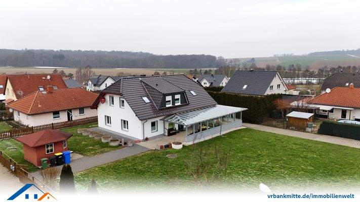 Vorder- und Seitenansicht