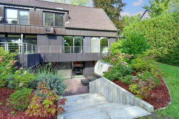 Zugang Pool-Terrasse