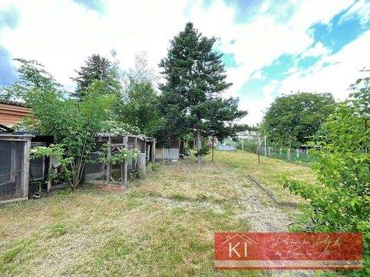 Grundstück hinter Haus