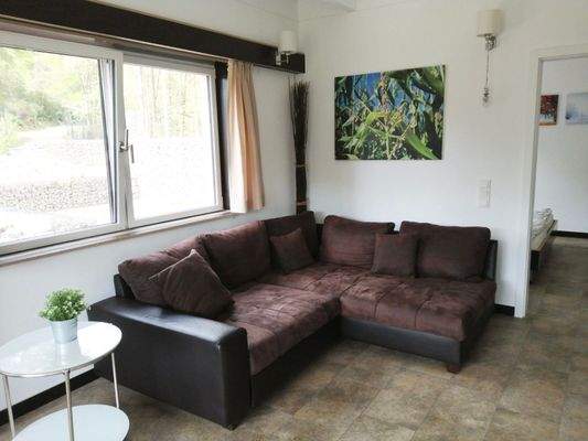 Wohnzimmer mit guten Stellmöglichkeiten.jpg