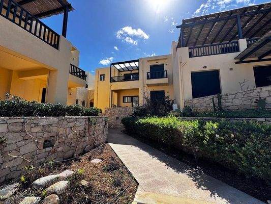 Kreta, Panormos: Apartment im ersten Stock in einer Wohnanlage zu verkaufen