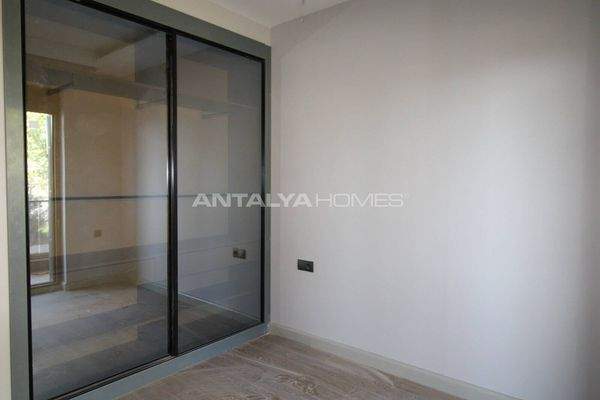 Flats in Project with Communal Pool in Antalya Altintas