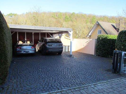 Doppelcarport mit Stellplatz