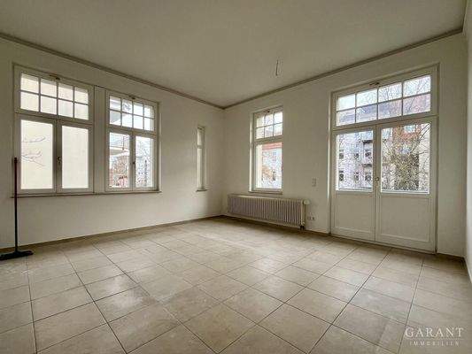 Küche mit Balkonterrassenzugang