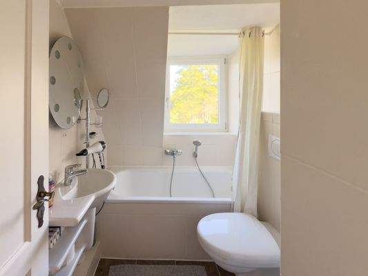 Badezimmer (weitere Ansicht)