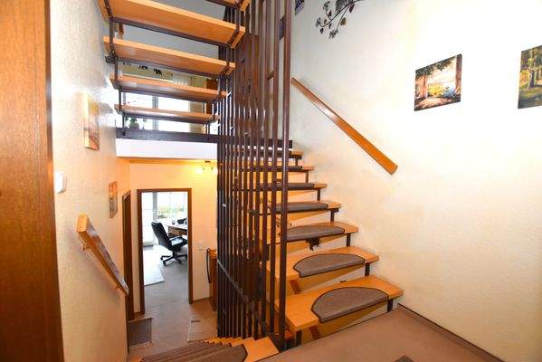 Treppe zur nächsten Halbetage.2.JPG