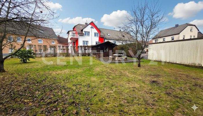 Großer Garten mit vielen Nutzungsmöglichkeiten