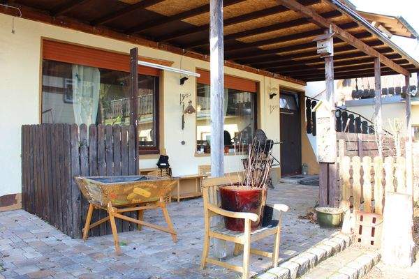 überdachter Freisitz Gebäude II.JPG