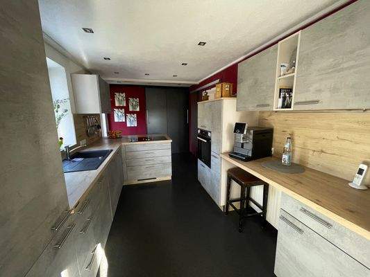 Küche mit Terrassenzugang (EG)