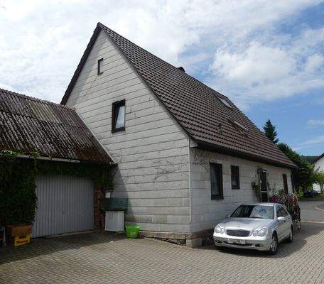 gepflasterte Hofauffahrt