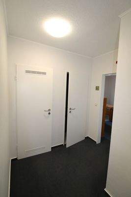 Abstellraum und Kellerzugang