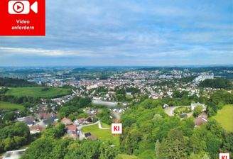 KI-generiert: Weitblick über Deggendorf