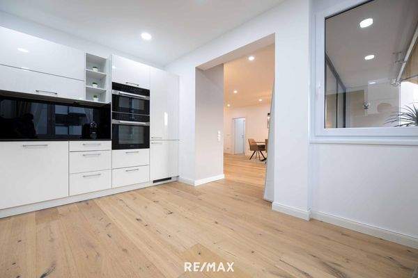 Küche neben dem Wohnzimmer