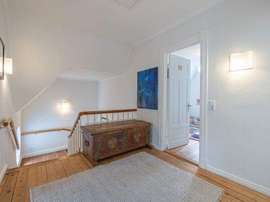 10. Der zentrale Flur im Obergeschoss ....jpg