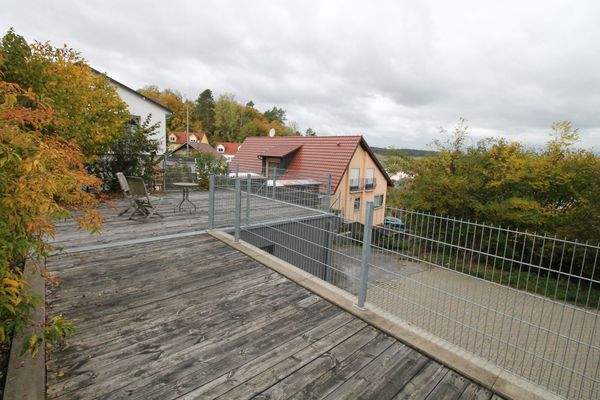 Große sonnige Terrasse.JPG