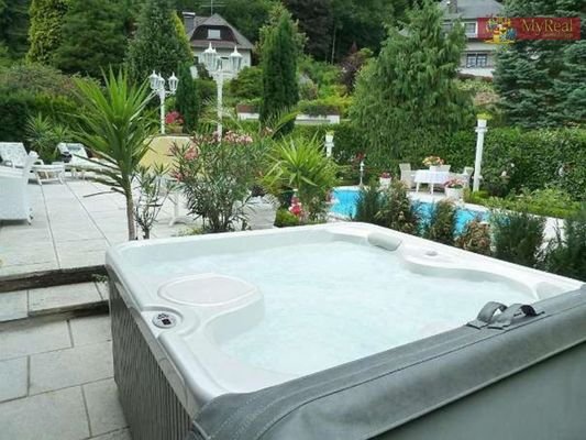 Pool und Whirlpool