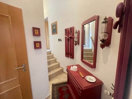 Flur mit Treppenanlage in der Wohnung