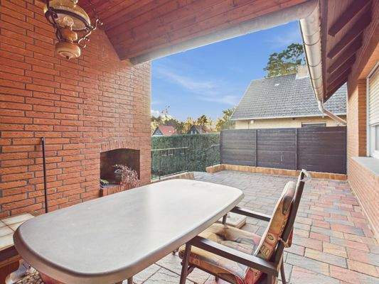 Terrasse mit Außenkamin