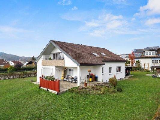 gepflegtes Zweifamilienhaus