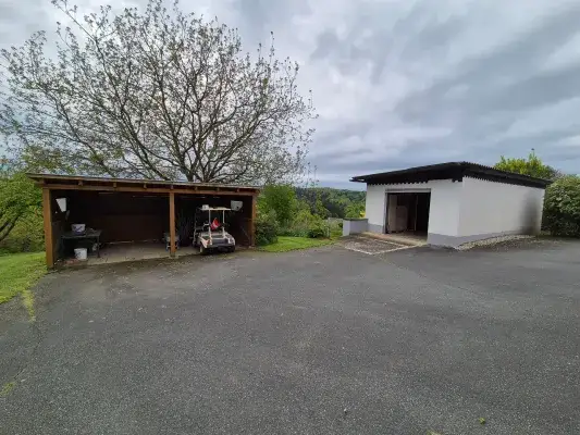 Zweite Garage und Pergola