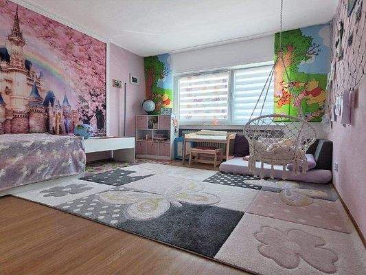 Büro und Kinderzimmer im Erdgeschoss
