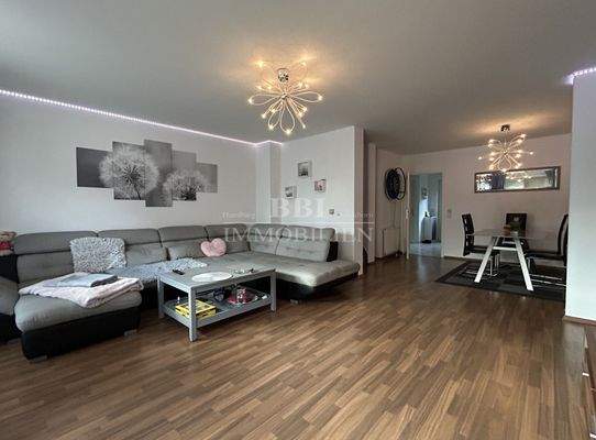 Großzügiges Wohnzimmer