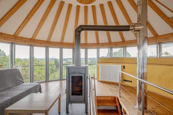 Panoramawohnzimmer mit Kaminofen