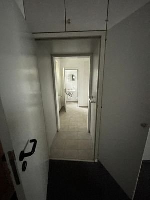 Durchgang / Zugang Sanitärbereiche