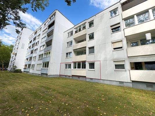 Außenfassade Front / Loggia 1