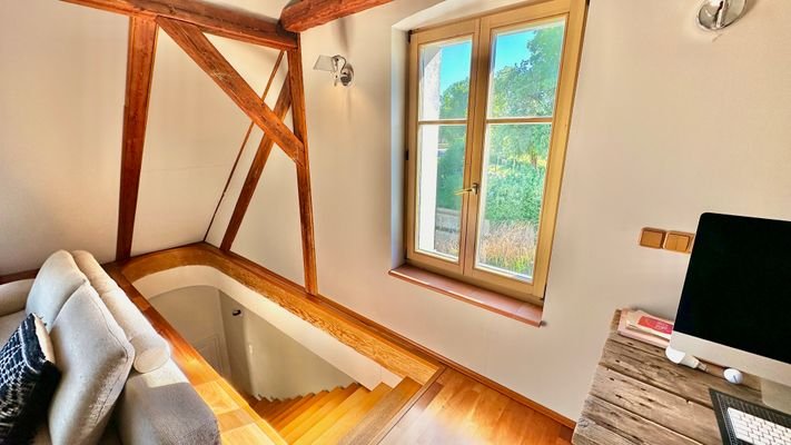 Treppe zum Dachgeschoss