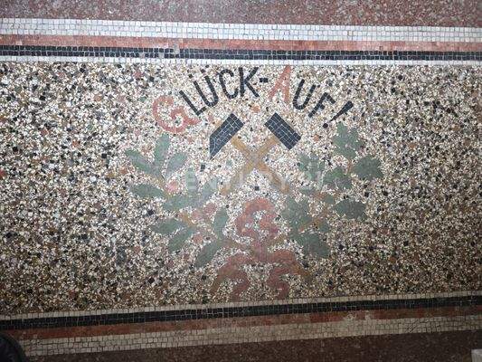 "Glück-auf!" begrüßt jeden Gast gleich an Hauseingang!