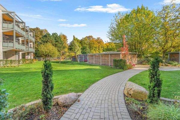 Garten mit Fahrradport