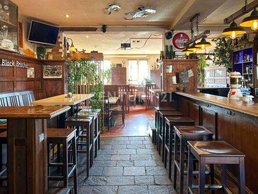 traditionelles Lokal im Erdgeschoss