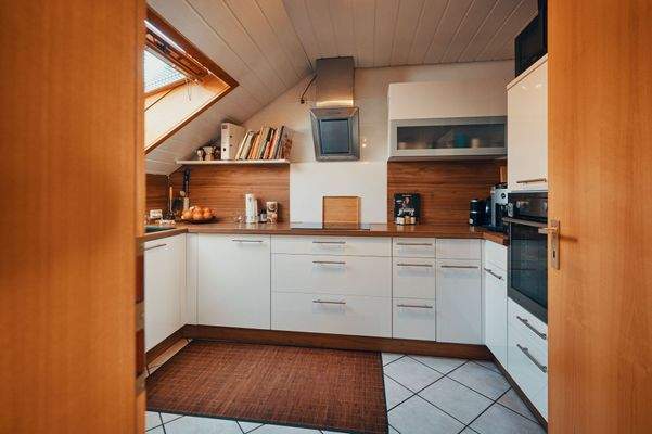 Küche mit Einbauküche 