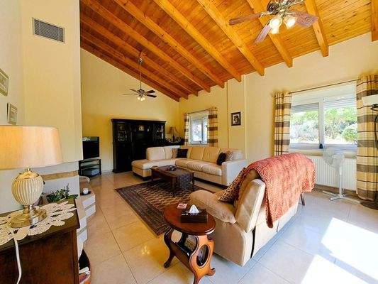 Kreta, Gavalochori: Charmante Landvilla mit drei Schlafzimmern und Pool zum Verkauf