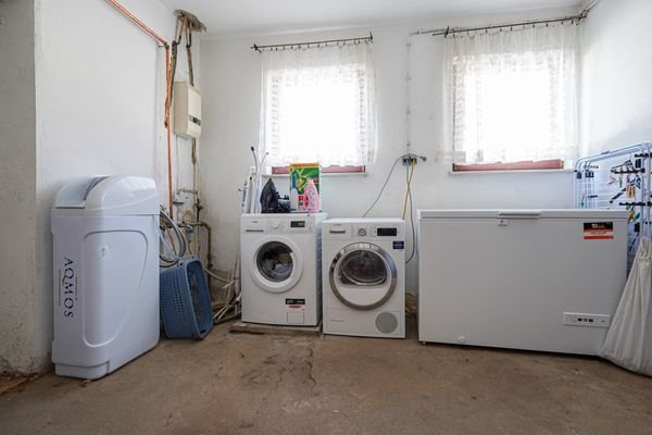 EG Hauswirtschaftsraum mit Entkalkungsanlage