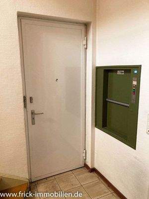 18-Seiteneingang EG.JPG