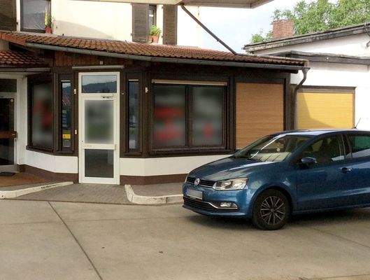 Gute Lage direkt an der Straße