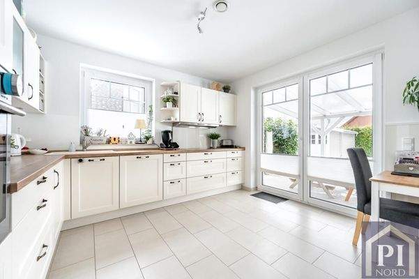 Moderne Küche mit großzügigem Raumgefühl