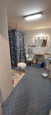 Bad – Dusche/Waschbecken/Waschmaschinenstellplatz