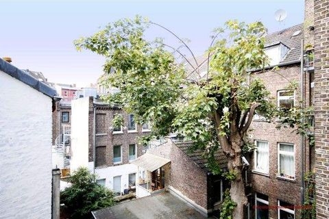 Ausblick in die Hinterhöfe von den oberen Etagen