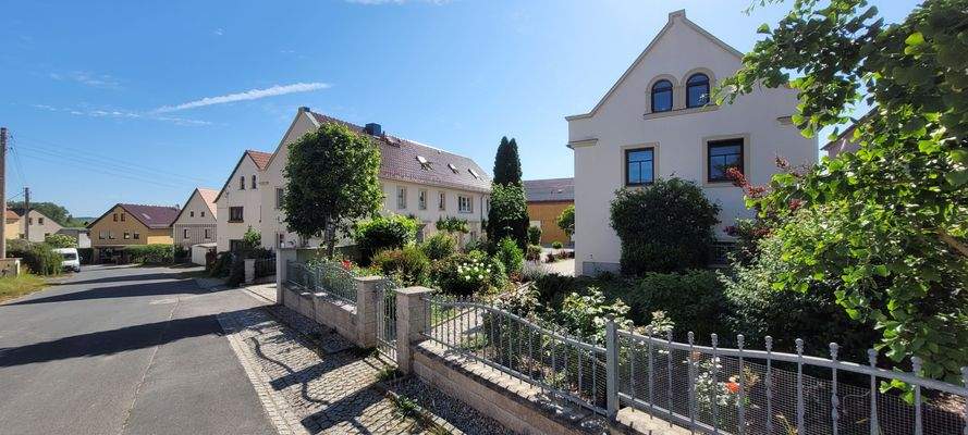 Die hübsch sanierten Dreiseithöfe (3).jpg