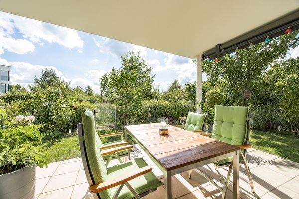 Überdachte Terrasse in Süd-und Westausrichtung