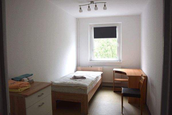 möbl. W. in 63b_kl. Zi. re (3).JPG