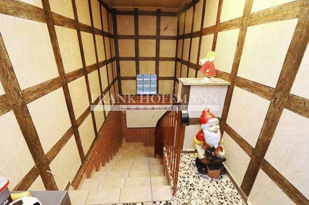 V10650 Haus Nr. 50 Hintereingang - OG Treppenhaus 1.2