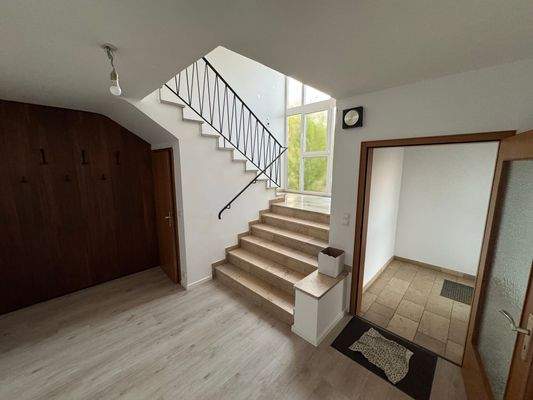 Treppenhaus - Haustür .JPG