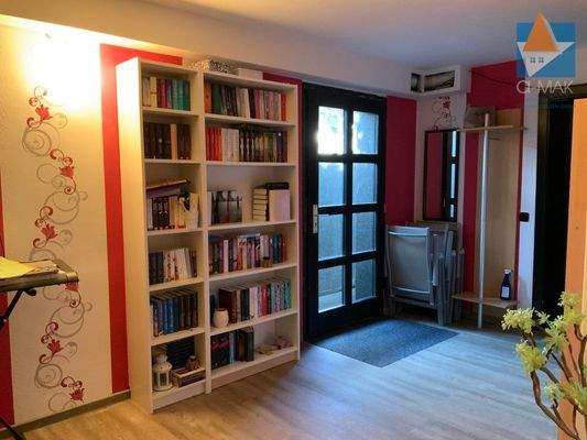 Flurbereich mit separatem Eingangsbereich Kellerge