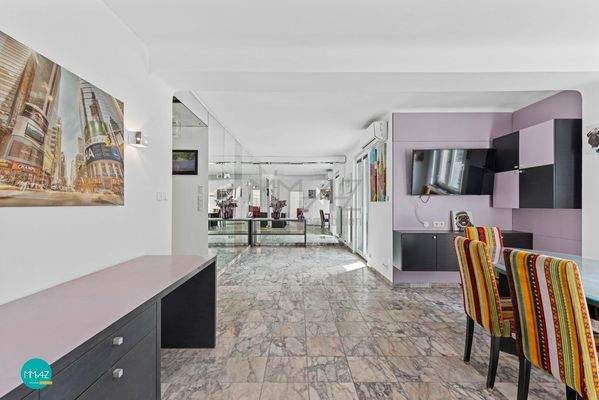 Wohnzimmer mit Essbereich